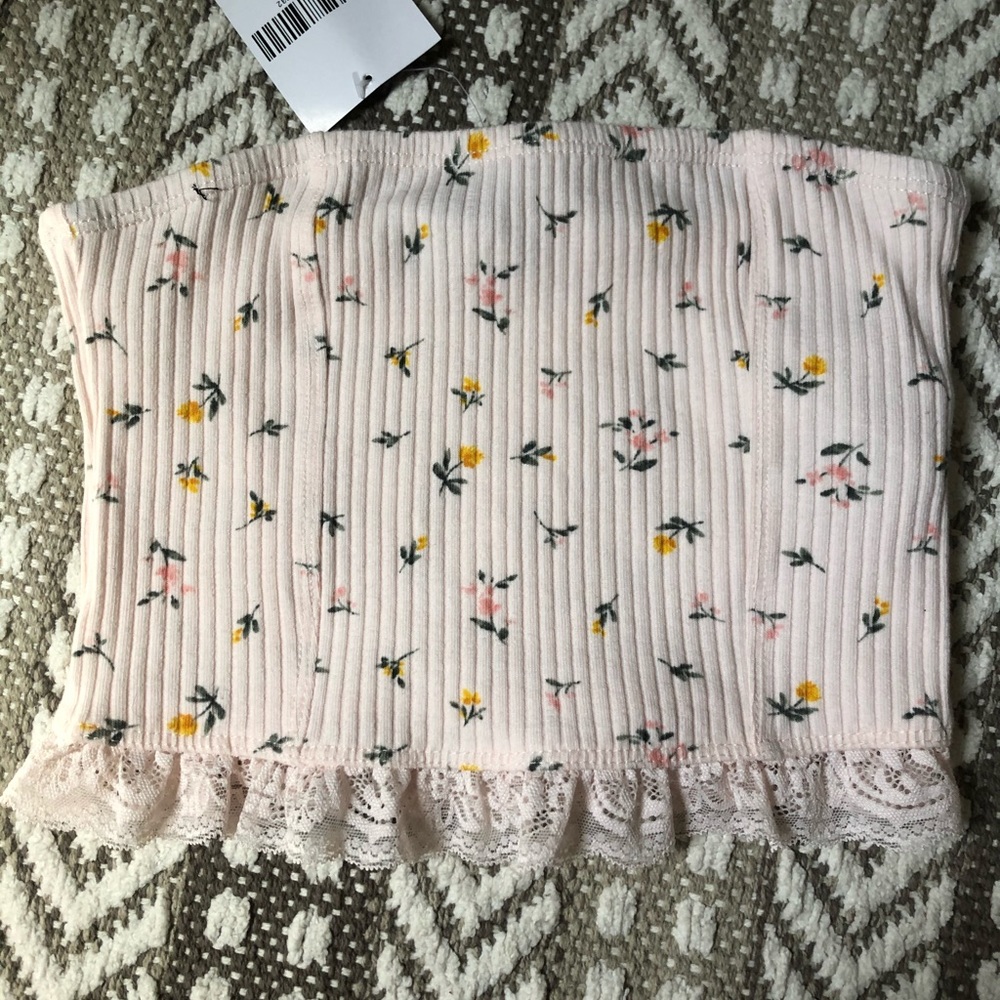 Floral tube top with lace